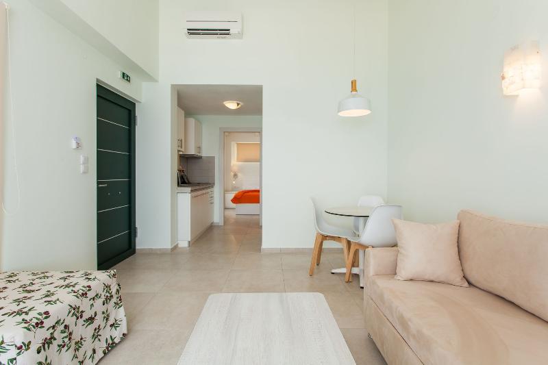 Elpiniki Luxury Apartments Nea Poteidaia Exterior photo