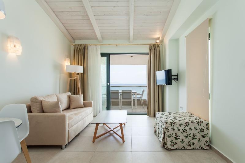 Elpiniki Luxury Apartments Nea Poteidaia Exterior photo